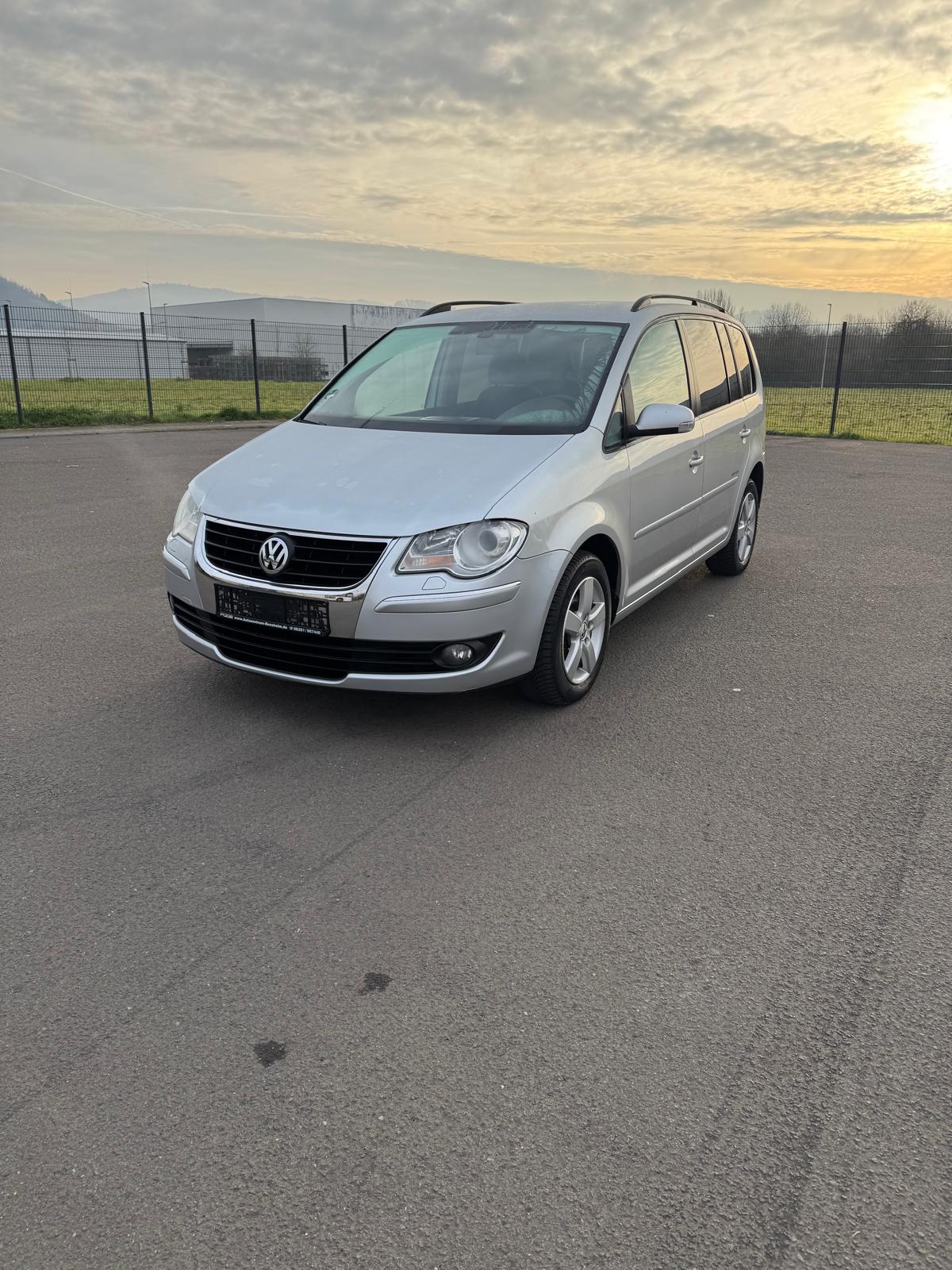 Volkswagen Touran 2,0 Benzin / Erdgas / Klima / Navi / Tempomat 